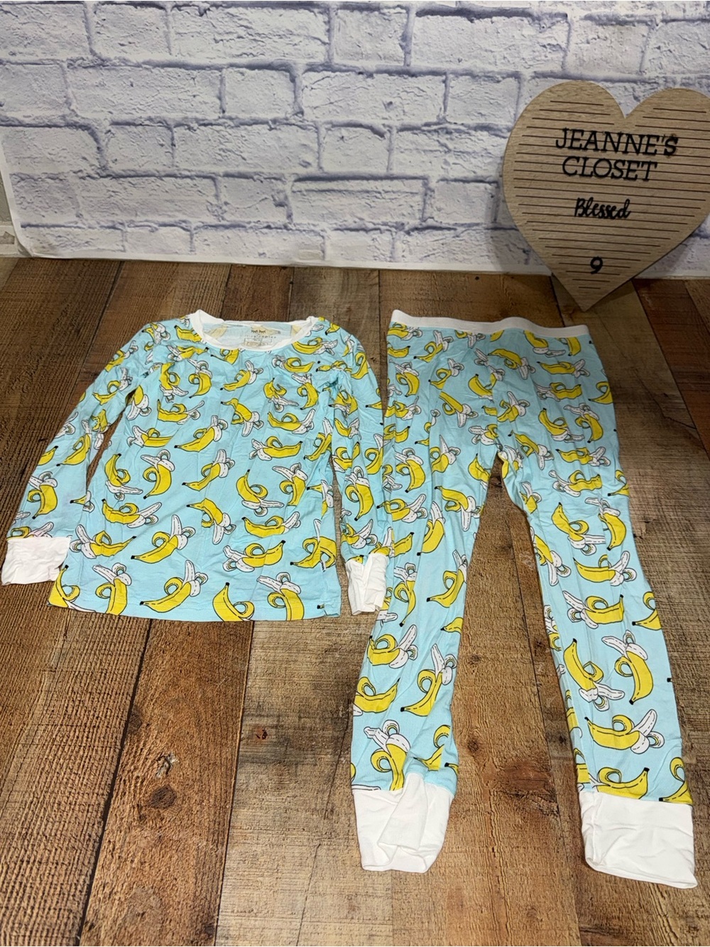 little sleepies Bananas 2-piece pajamas
Size 9/10
Excellent pre owned condition